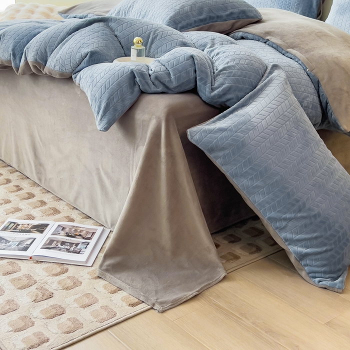 91家纺网 家纺一手货源 找家纺 印季家纺 2025新款立体剪花麦穗牛奶绒四件套 蓝灰-灰