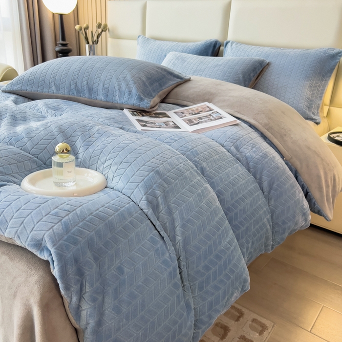 91家纺网 家纺一手货源 找家纺 印季家纺 2025新款立体剪花麦穗牛奶绒四件套 蓝灰-灰