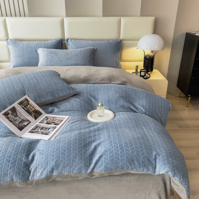 91家纺网 家纺一手货源 找家纺 印季家纺 2025新款立体剪花麦穗牛奶绒四件套 蓝灰-灰