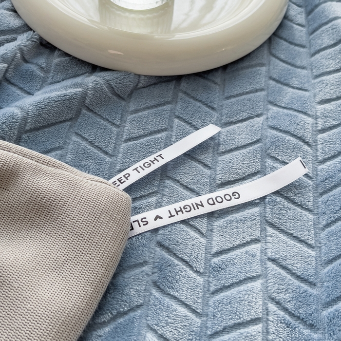 91家纺网 家纺一手货源 找家纺 印季家纺 2025新款立体剪花麦穗牛奶绒四件套 蓝灰-灰