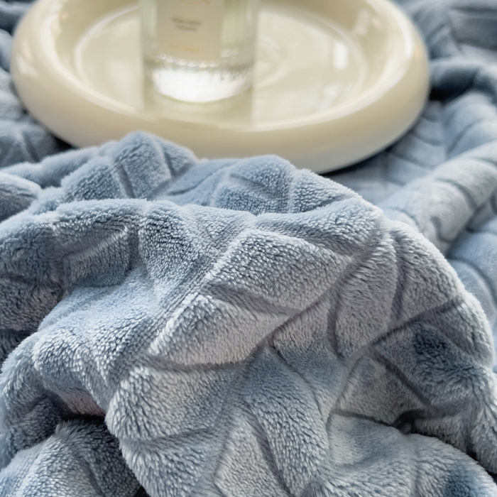 91家纺网 家纺一手货源 找家纺 印季家纺 2025新款立体剪花麦穗牛奶绒四件套 蓝灰-灰