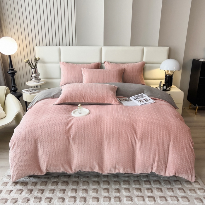 91家纺网 家纺一手货源 找家纺 印季家纺 2025新款立体剪花麦穗牛奶绒四件套 豆沙-灰