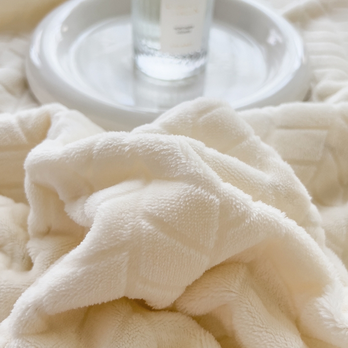 91家纺网 家纺一手货源 找家纺 印季家纺 2025新款立体剪花麦穗牛奶绒四件套 奶白