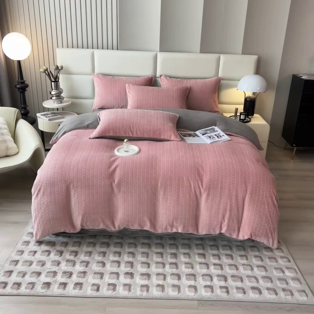 91家纺网 家纺一手货源 找家纺 印季家纺 2025新款立体剪花麦穗牛奶绒四件套 豆沙-灰