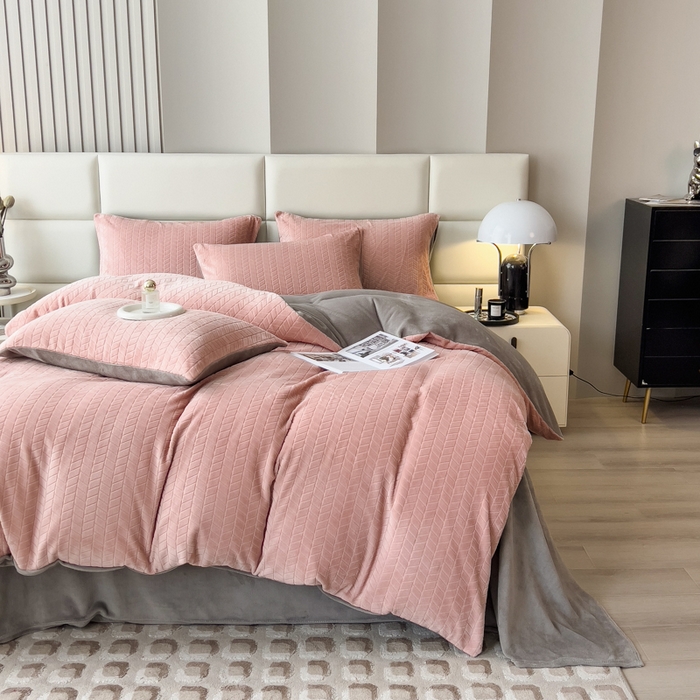 91家纺网 家纺一手货源 找家纺 印季家纺 2025新款立体剪花麦穗牛奶绒四件套 豆沙-灰