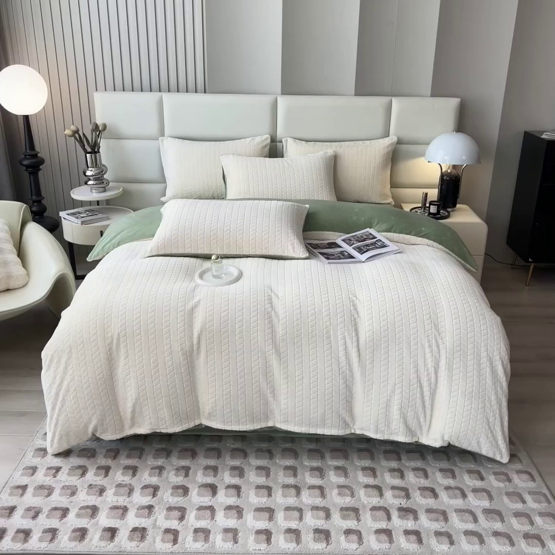 91家纺网 家纺一手货源 找家纺 印季家纺 2025新款立体剪花麦穗牛奶绒四件套 奶白-草绿