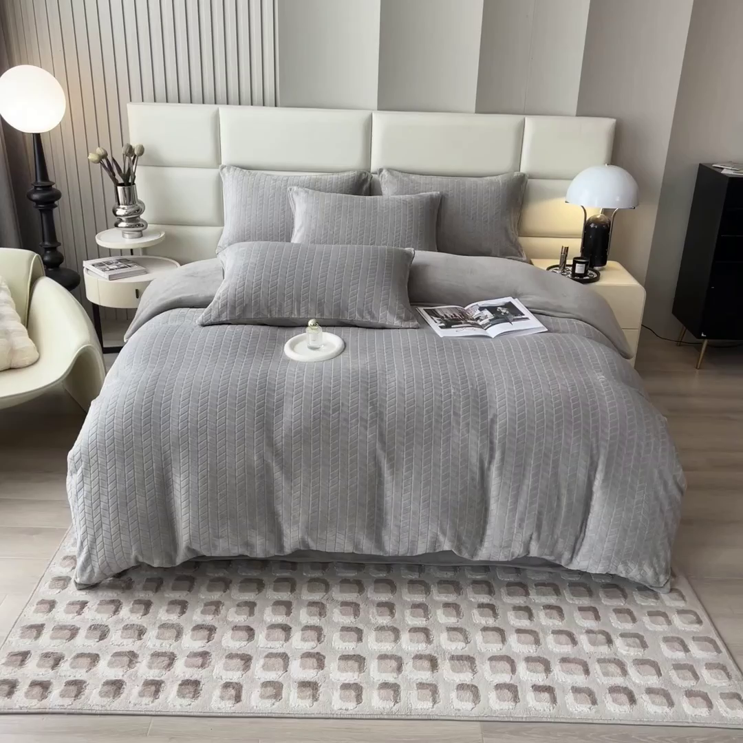 91家纺网 家纺一手货源 找家纺 印季家纺 2025新款立体剪花麦穗牛奶绒四件套 高级灰