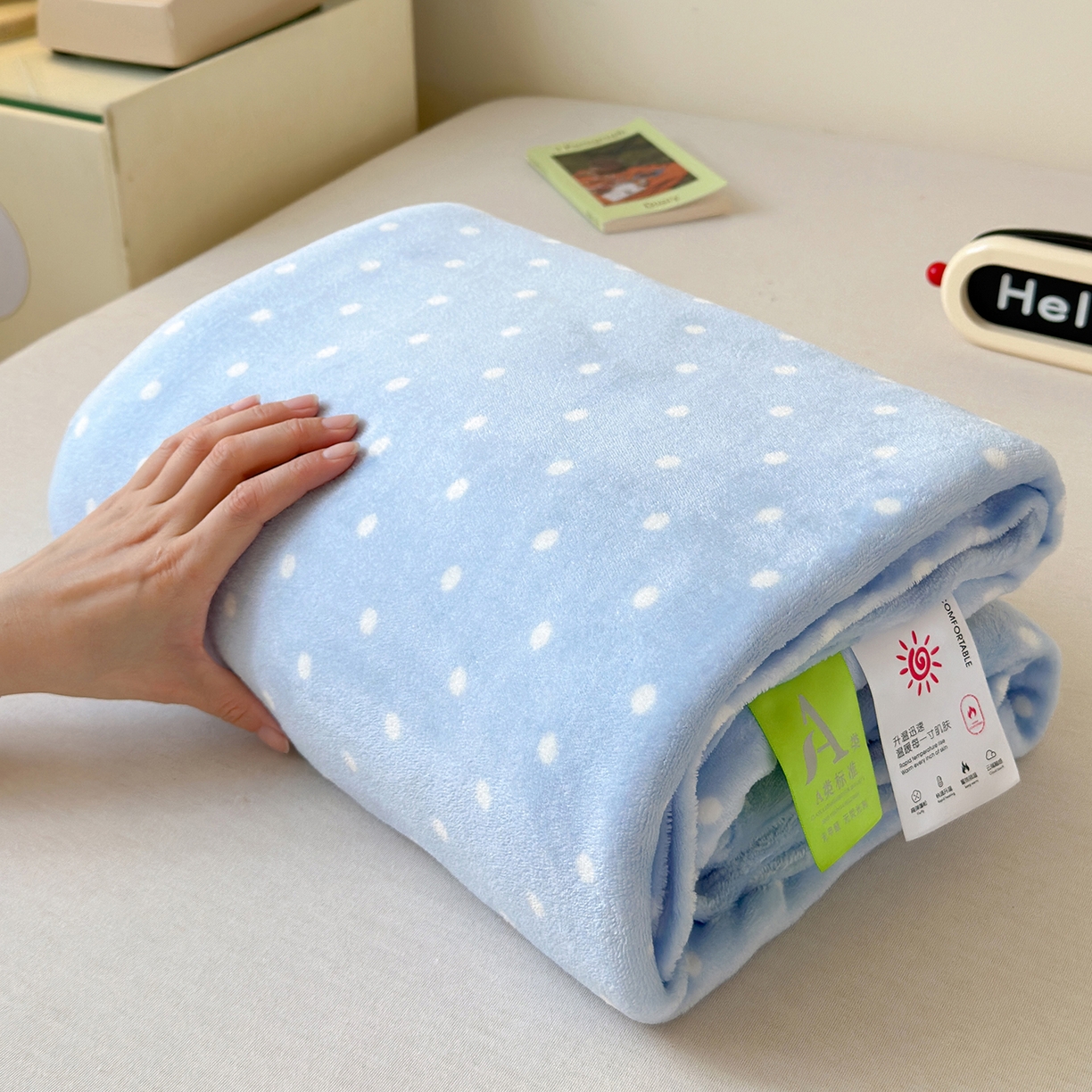 91家纺网 家纺一手货源 找家纺 沐芷 2025 A类牛奶绒毛毯印花盖毯毛毯午休毯卡通多功能沙发毯空调毯 提供买家秀（下载文件包，包含买家秀） 【绒】爱情蓝波点
