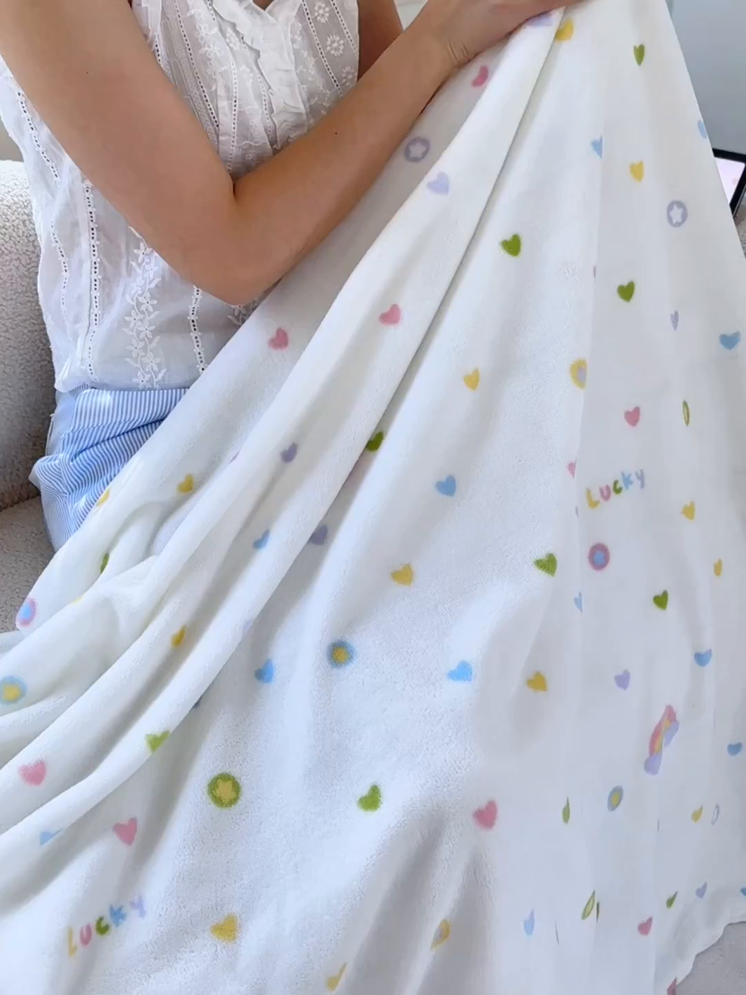 91家纺网 家纺一手货源 找家纺 沐芷 2025 A类牛奶绒毛毯印花盖毯毛毯午休毯卡通多功能沙发毯空调毯 提供买家秀（下载文件包，包含买家秀） 【绒】彩虹爱心