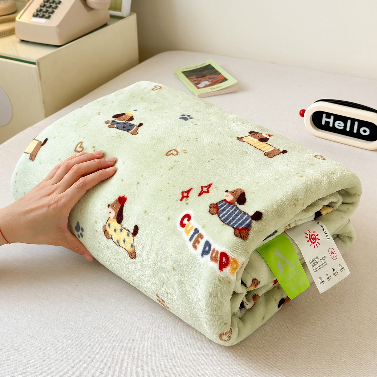 91家纺网 家纺一手货源 找家纺 沐芷 2025 A类牛奶绒毛毯印花盖毯毛毯午休毯卡通多功能沙发毯空调毯 提供买家秀（下载文件包，包含买家秀） 【绒】绿色腊肠狗