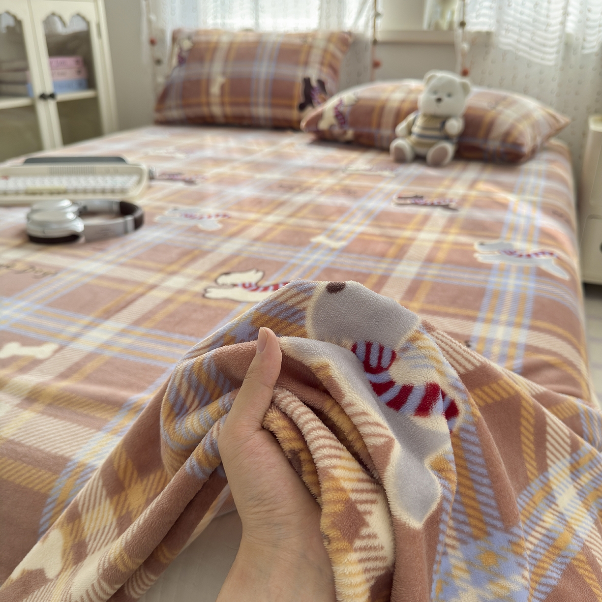 91家纺网 家纺一手货源 找家纺 沐芷 2025 A类牛奶绒床单高克重加厚床单单件加绒床单三件套珊瑚绒 提供买家秀（下载文件包，包含买家秀） 【绒】围脖咖咖