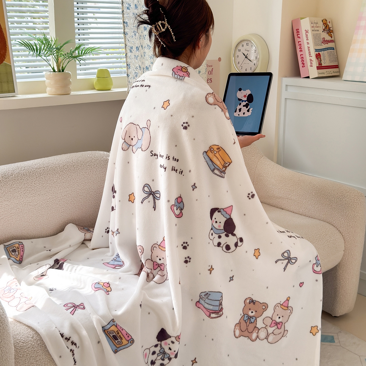 91家纺网 家纺一手货源 找家纺 沐芷 2025 A类牛奶绒毛毯印花盖毯毛毯午休毯卡通多功能沙发毯空调毯 提供买家秀（下载文件包，包含买家秀） 【绒】磁带熊仔