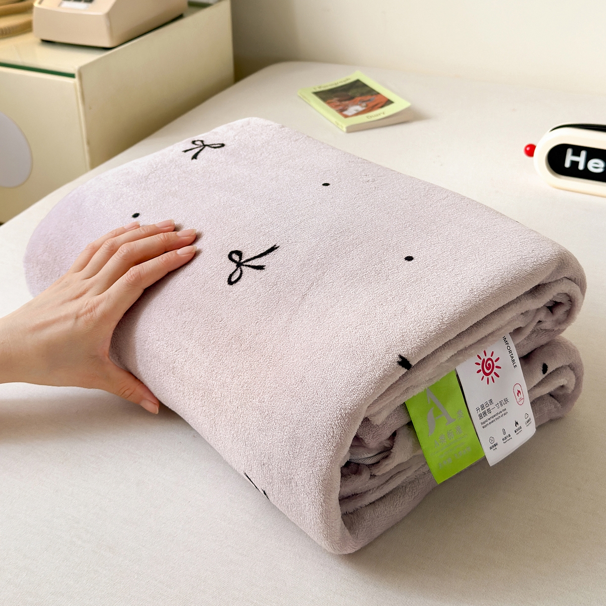 91家纺网 家纺一手货源 找家纺 沐芷 2025 A类牛奶绒毛毯印花盖毯毛毯午休毯卡通多功能沙发毯空调毯 提供买家秀（下载文件包，包含买家秀） 【绒】小蝴蝶结紫