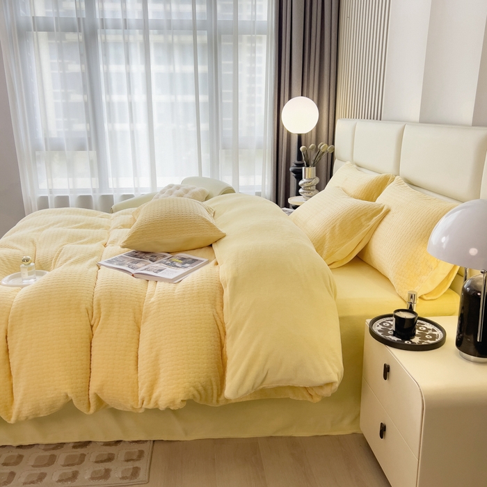 91家纺网 家纺一手货源 找家纺 印季家纺 2025新款立体剪花十字结牛奶绒四件套 亮黄