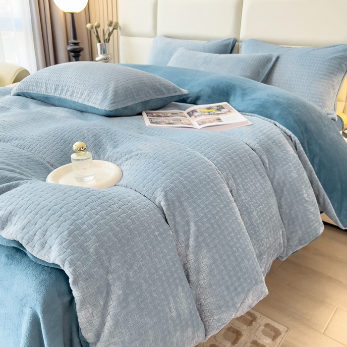 91家纺网 家纺一手货源 找家纺 （总）印季家纺 2025新款立体剪花十字结牛奶绒四件套