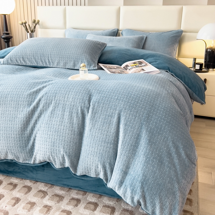 91家纺网 家纺一手货源 找家纺 （总）印季家纺 2025新款立体剪花十字结牛奶绒四件套