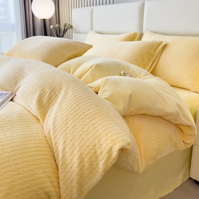 印季家纺 2025新款立体剪花十字结牛奶绒四件套 亮黄