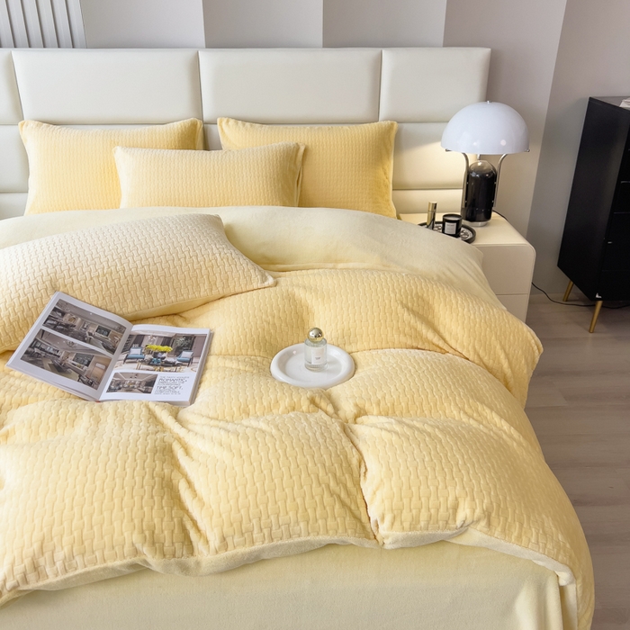 91家纺网 家纺一手货源 找家纺 印季家纺 2025新款立体剪花十字结牛奶绒四件套 亮黄