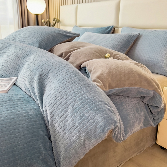 印季家纺 2025新款立体剪花十字结牛奶绒四件套 蓝灰-灰