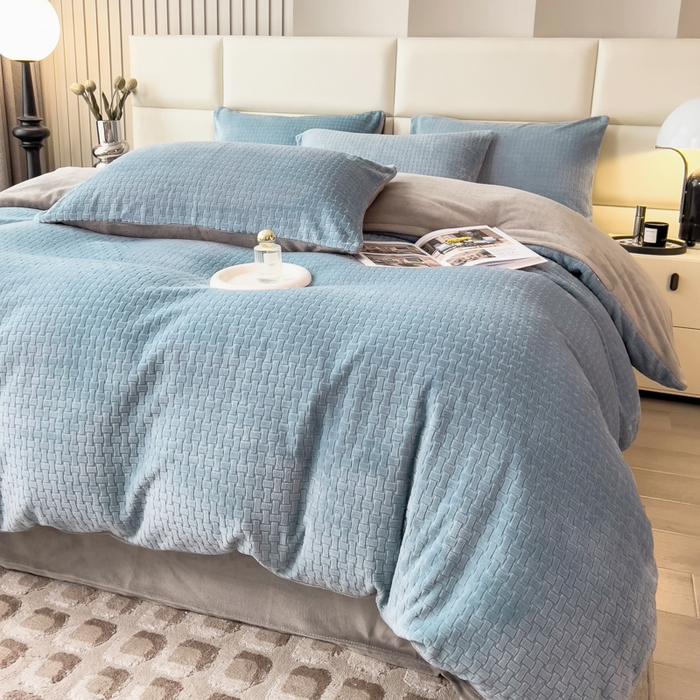 91家纺网 家纺一手货源 找家纺 印季家纺 2025新款立体剪花十字结牛奶绒四件套 蓝灰-灰