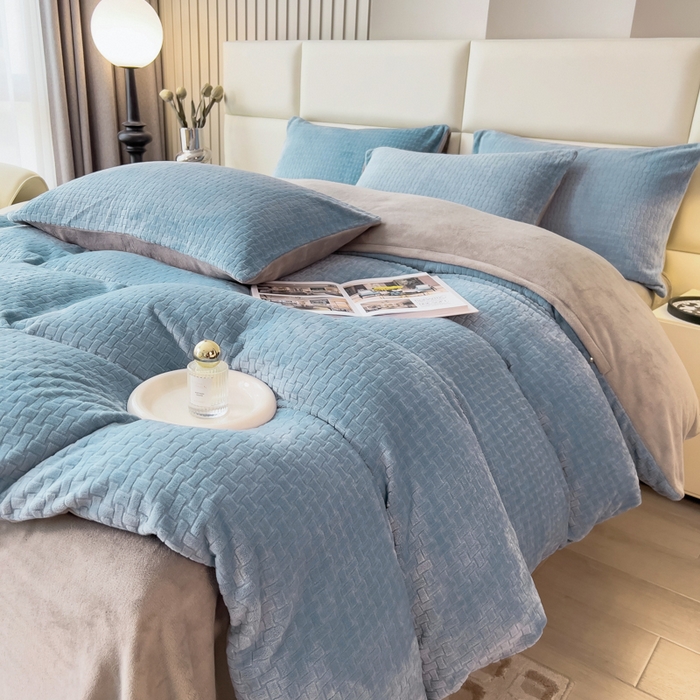 91家纺网 家纺一手货源 找家纺 印季家纺 2025新款立体剪花十字结牛奶绒四件套 蓝灰-灰