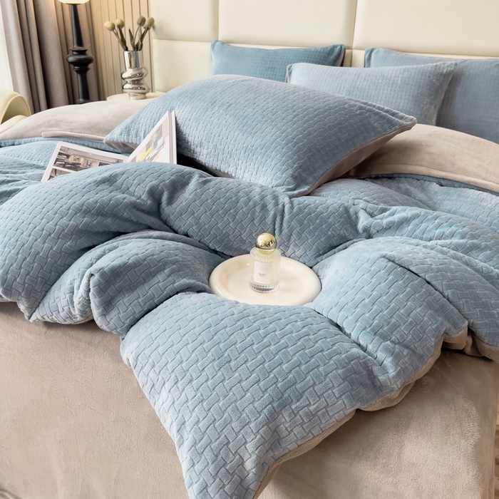 91家纺网 家纺一手货源 找家纺 印季家纺 2025新款立体剪花十字结牛奶绒四件套 蓝灰-灰