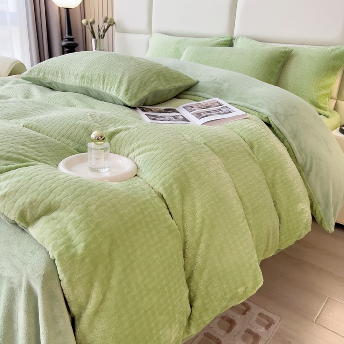 91家纺网 家纺一手货源 找家纺 印季家纺 2025新款立体剪花十字结牛奶绒四件套 草绿