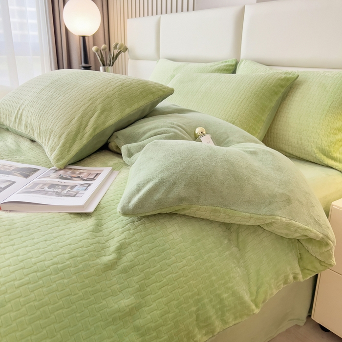 91家纺网 家纺一手货源 找家纺 印季家纺 2025新款立体剪花十字结牛奶绒四件套 草绿