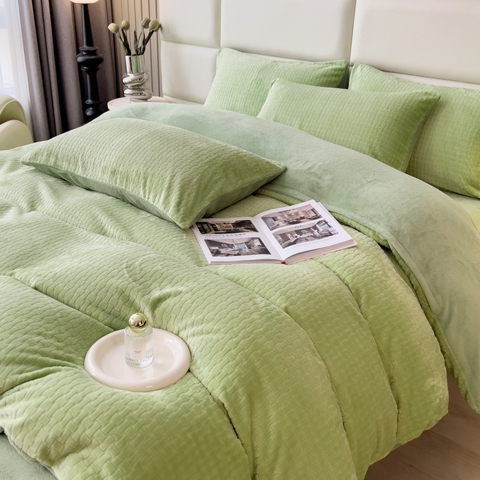 91家纺网 家纺一手货源 找家纺 印季家纺 2025新款立体剪花十字结牛奶绒四件套 草绿