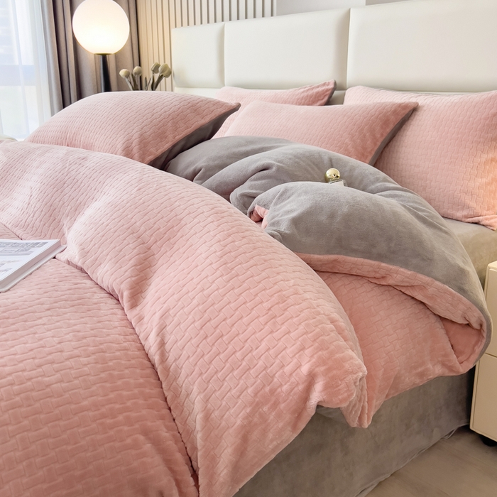 印季家纺 2025新款立体剪花十字结牛奶绒四件套 豆沙-灰