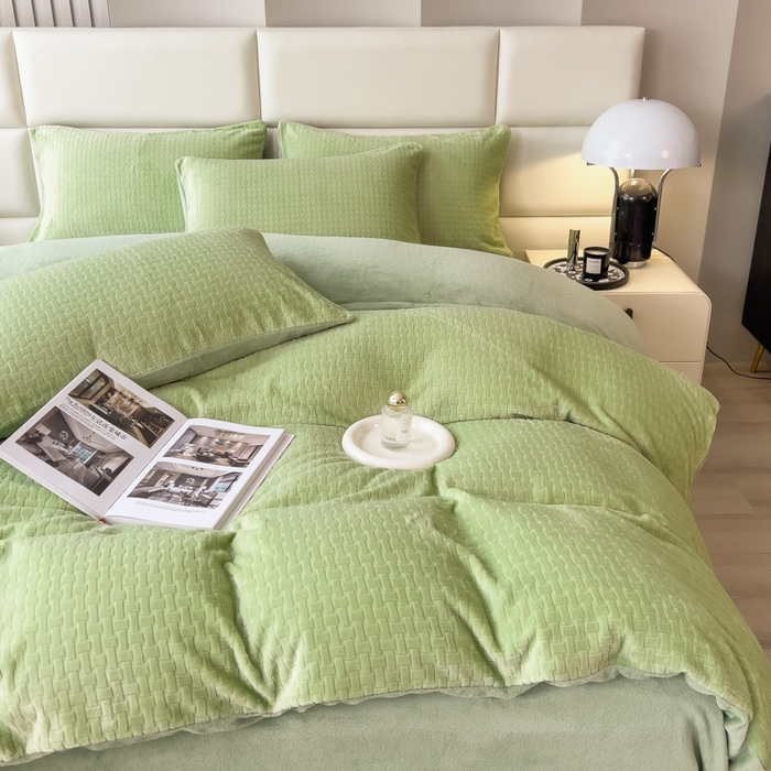 91家纺网 家纺一手货源 找家纺 印季家纺 2025新款立体剪花十字结牛奶绒四件套 草绿