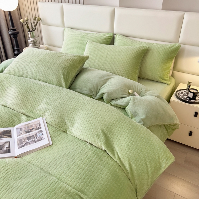 91家纺网 家纺一手货源 找家纺 印季家纺 2025新款立体剪花十字结牛奶绒四件套 草绿