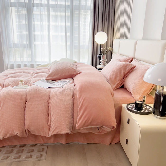 91家纺网 家纺一手货源 找家纺 印季家纺 2025新款立体剪花十字结牛奶绒四件套 豆沙