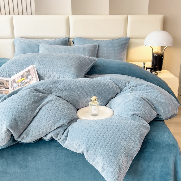 91家纺网 家纺一手货源 找家纺 （总）印季家纺 2025新款立体剪花十字结牛奶绒四件套