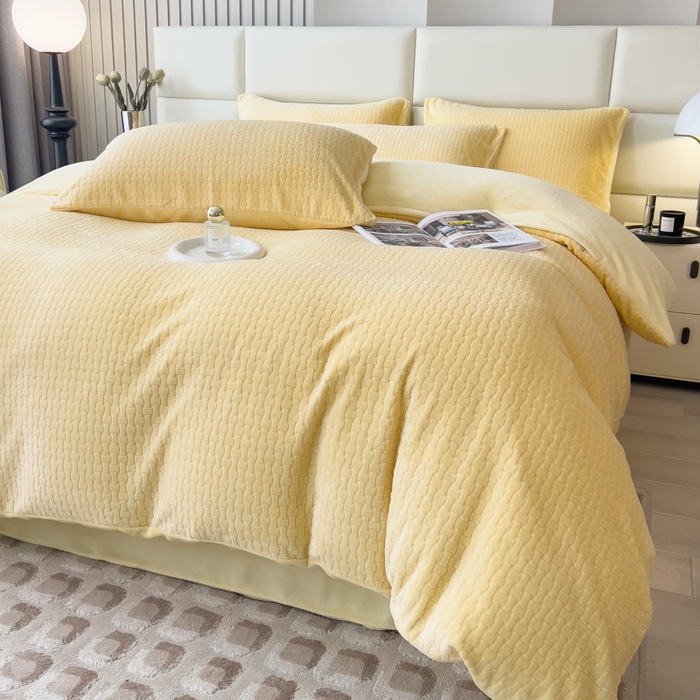 91家纺网 家纺一手货源 找家纺 印季家纺 2025新款立体剪花十字结牛奶绒四件套 亮黄