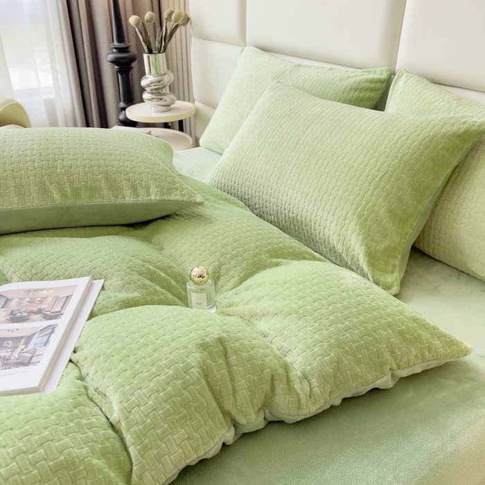 91家纺网 家纺一手货源 找家纺 印季家纺 2025新款立体剪花十字结牛奶绒四件套 草绿