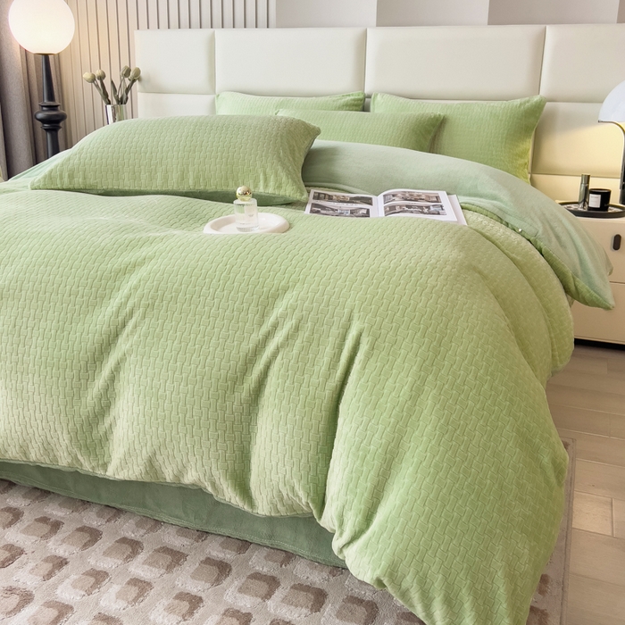 91家纺网 家纺一手货源 找家纺 印季家纺 2025新款立体剪花十字结牛奶绒四件套 草绿