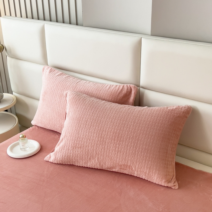 91家纺网 家纺一手货源 找家纺 印季家纺 2025新款立体剪花十字结牛奶绒四件套 豆沙