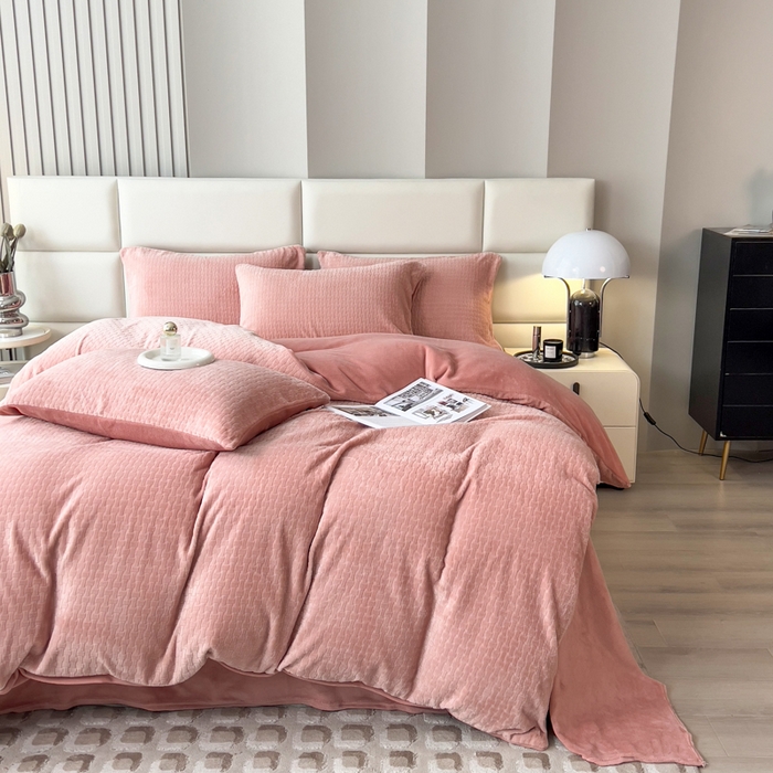 91家纺网 家纺一手货源 找家纺 印季家纺 2025新款立体剪花十字结牛奶绒四件套 豆沙