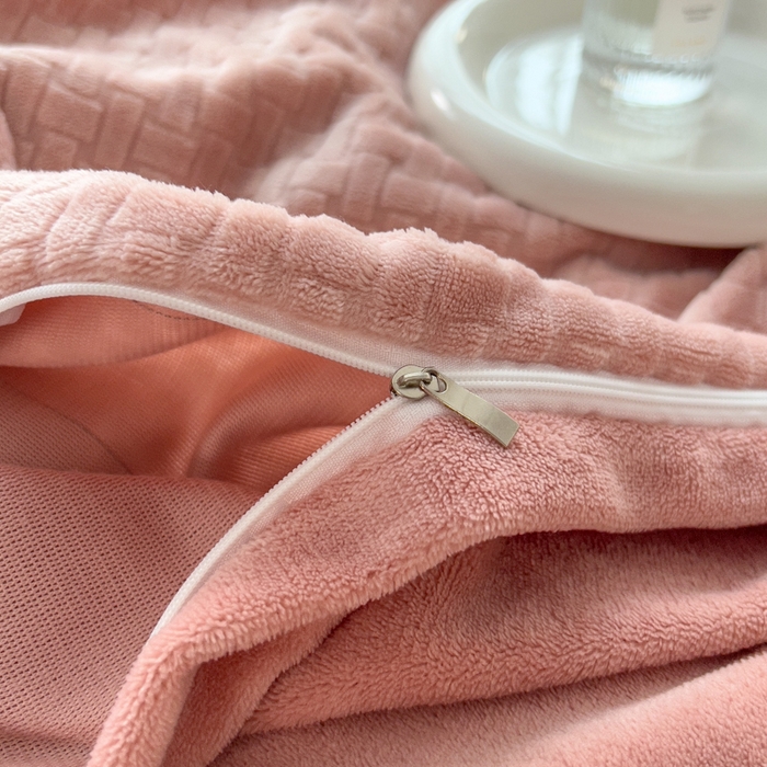 91家纺网 家纺一手货源 找家纺 印季家纺 2025新款立体剪花十字结牛奶绒四件套 豆沙