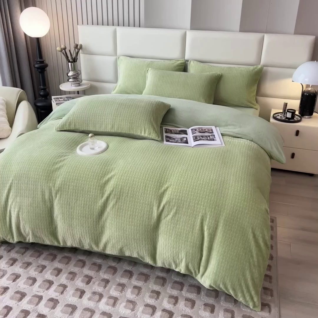 91家纺网 家纺一手货源 找家纺 印季家纺 2025新款立体剪花十字结牛奶绒四件套 草绿