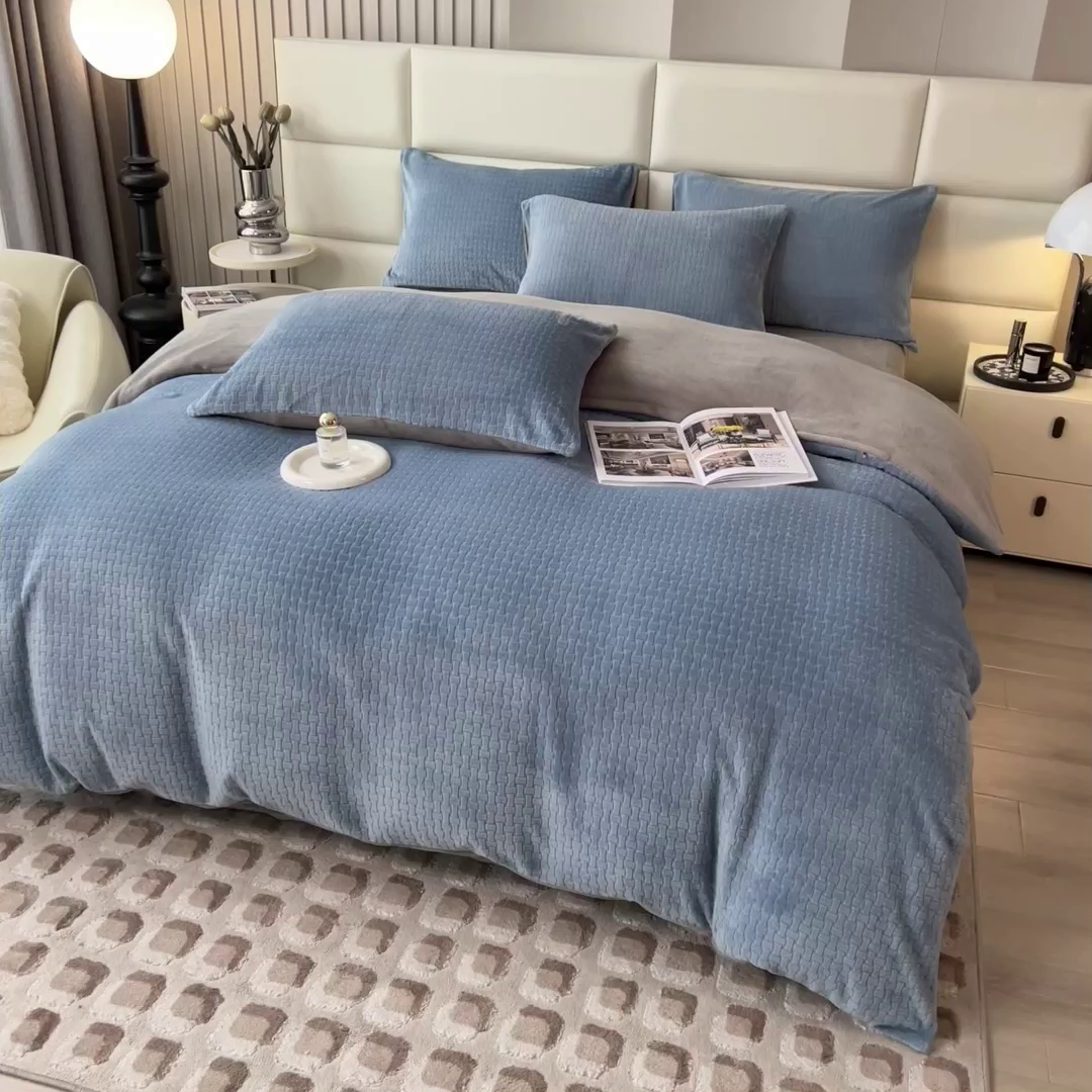 91家纺网 家纺一手货源 找家纺 印季家纺 2025新款立体剪花十字结牛奶绒四件套 蓝灰-灰