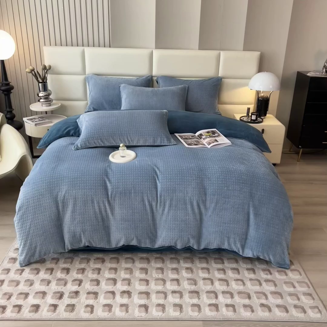 91家纺网 家纺一手货源 找家纺 （总）印季家纺 2025新款立体剪花十字结牛奶绒四件套