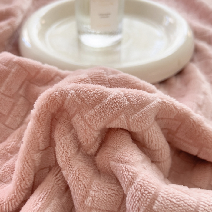 91家纺网 家纺一手货源 找家纺 印季家纺 2025新款立体剪花十字结牛奶绒四件套 豆沙-灰