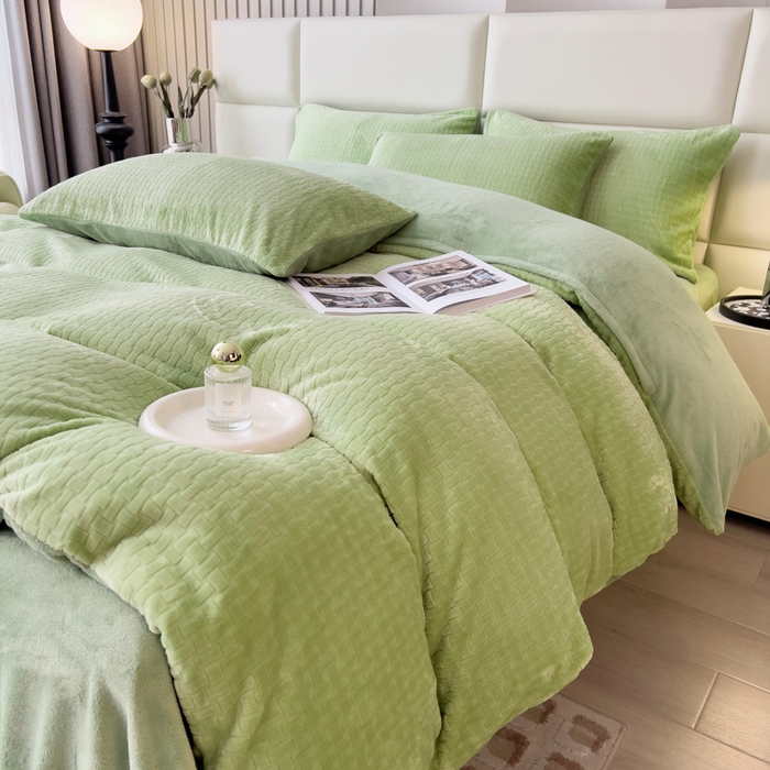 91家纺网 家纺一手货源 找家纺 印季家纺 2025新款立体剪花十字结牛奶绒四件套 草绿