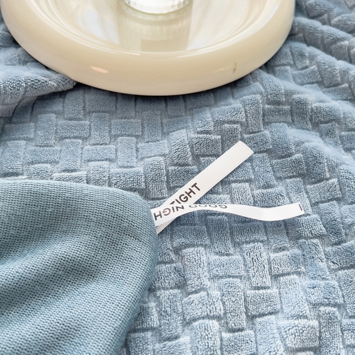 91家纺网 家纺一手货源 找家纺 （总）印季家纺 2025新款立体剪花十字结牛奶绒四件套