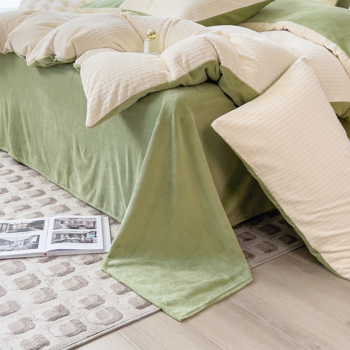 91家纺网 家纺一手货源 找家纺 印季家纺 2025新款立体剪花十字结牛奶绒四件套 奶白-草绿