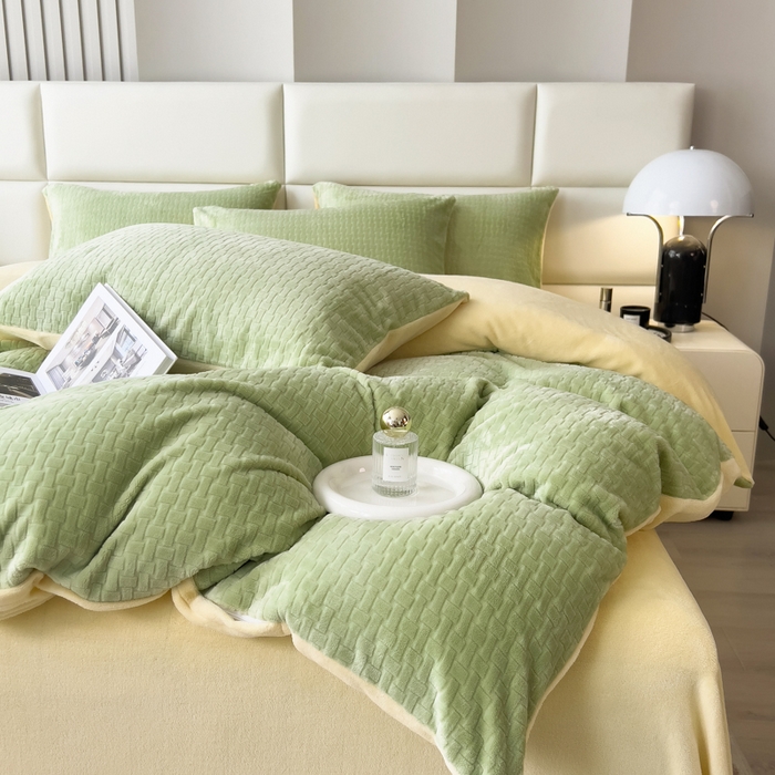 91家纺网 家纺一手货源 找家纺 印季家纺 2025新款立体剪花十字结牛奶绒四件套 草绿-亮黄