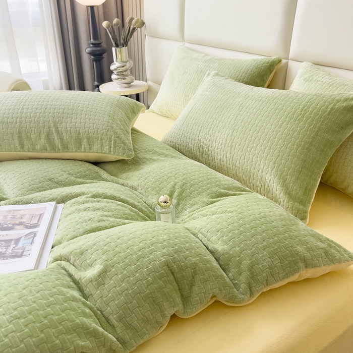 91家纺网 家纺一手货源 找家纺 印季家纺 2025新款立体剪花十字结牛奶绒四件套 草绿-亮黄