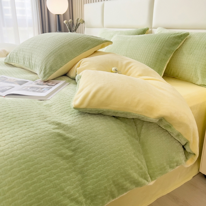 91家纺网 家纺一手货源 找家纺 印季家纺 2025新款立体剪花十字结牛奶绒四件套 草绿-亮黄